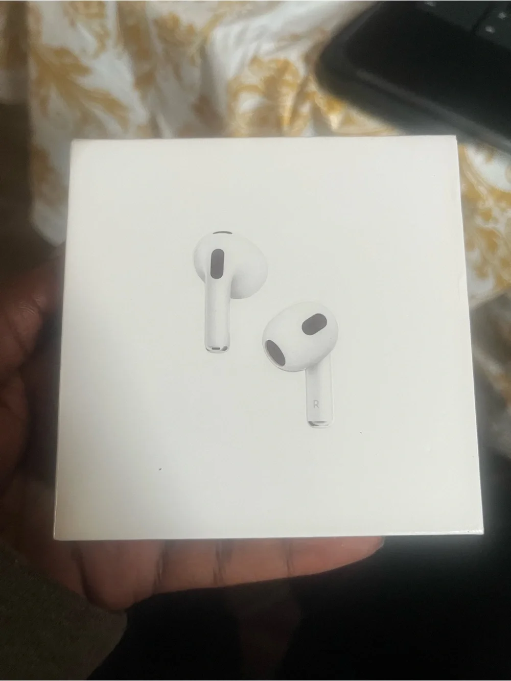 Apple White Wireless Airpods3 with Charging Case